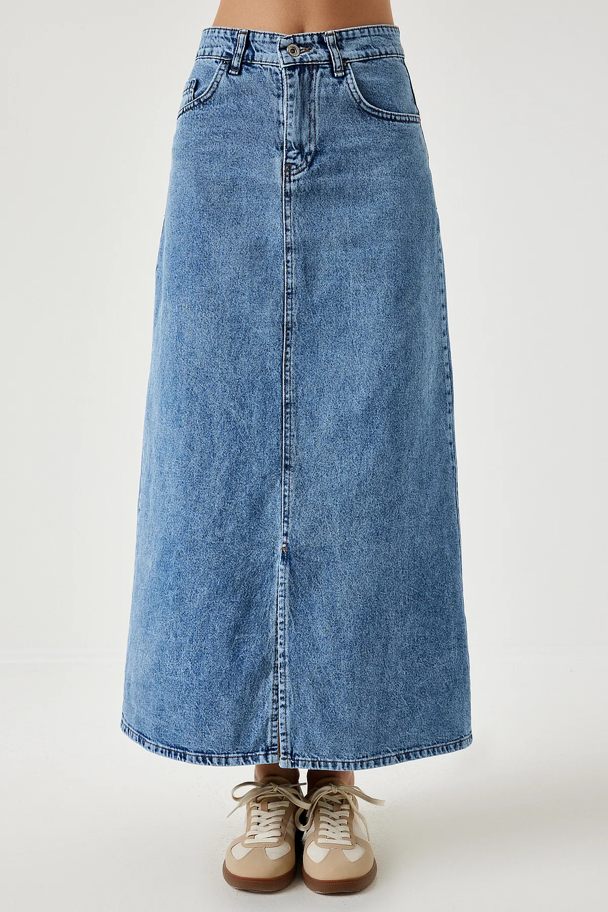 Happiness İstanbul  Hellblauer, langer Jeansrock mit Schlitz für Damen RV00163