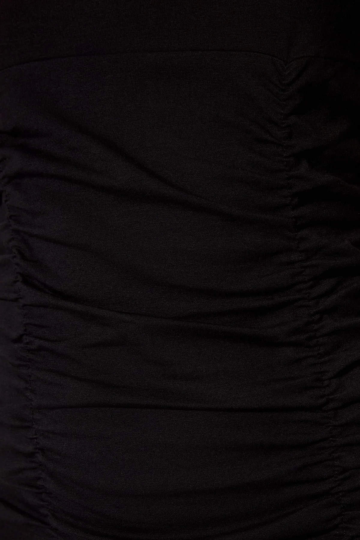 Trendyol Collection  Schwarzes, detailliertes, eng anliegendes, flexibles Mini-Strickkleid aus Baumwolle mit Rundhalsausschnitt TWOSS23EL00799