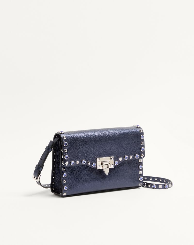 Bolsa de ombro pequena Valentino Garavani Rockstud em couro de bezerro laminado com pedras cabochão.