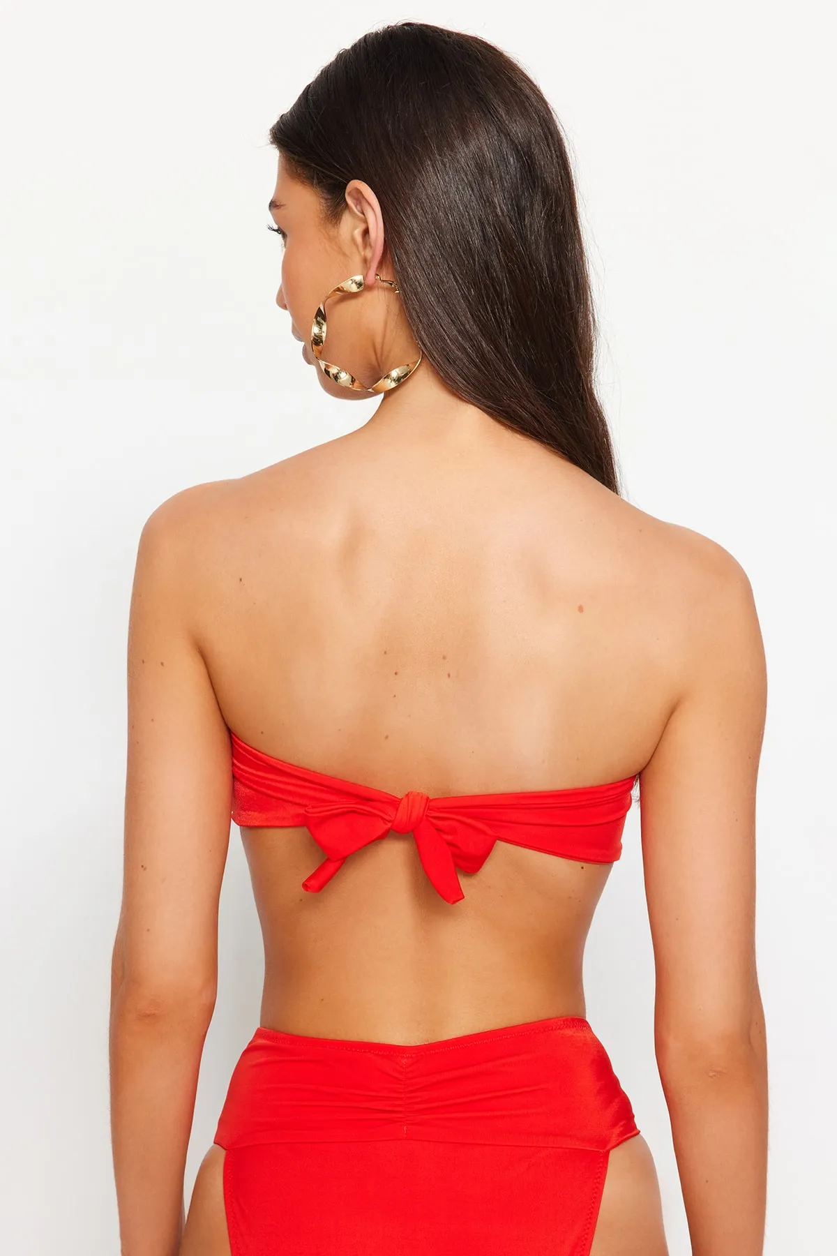 Trendyol Collection  Rotes trägerloses Bikinioberteil mit Accessoires TBESS22BU00001