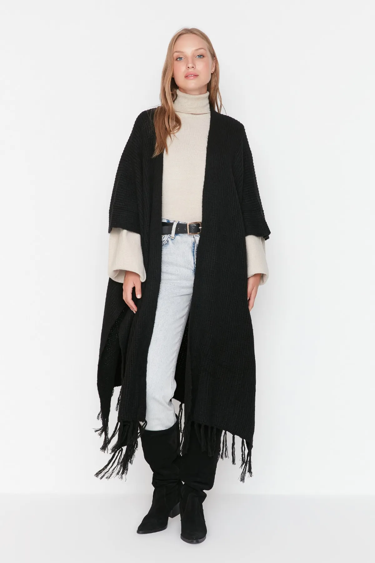 Trendyol Modest  Schwarzer langer Strickcardigan mit Quasten TCTAW23TH00008
