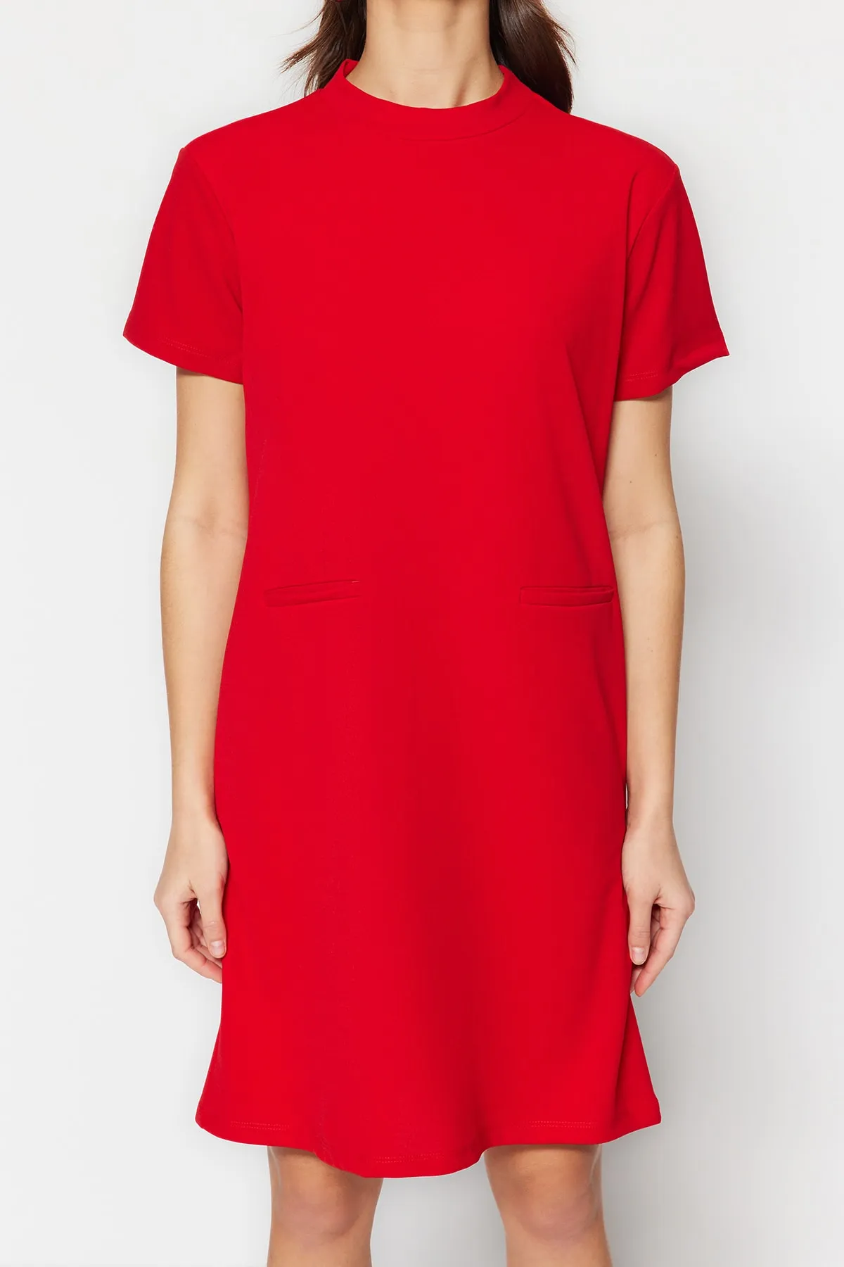 Trendyol Collection  Rotes, schickes Mini-Crêpe-Kleid mit offener Taille und Skater-Optik TWOSS23EL01802
