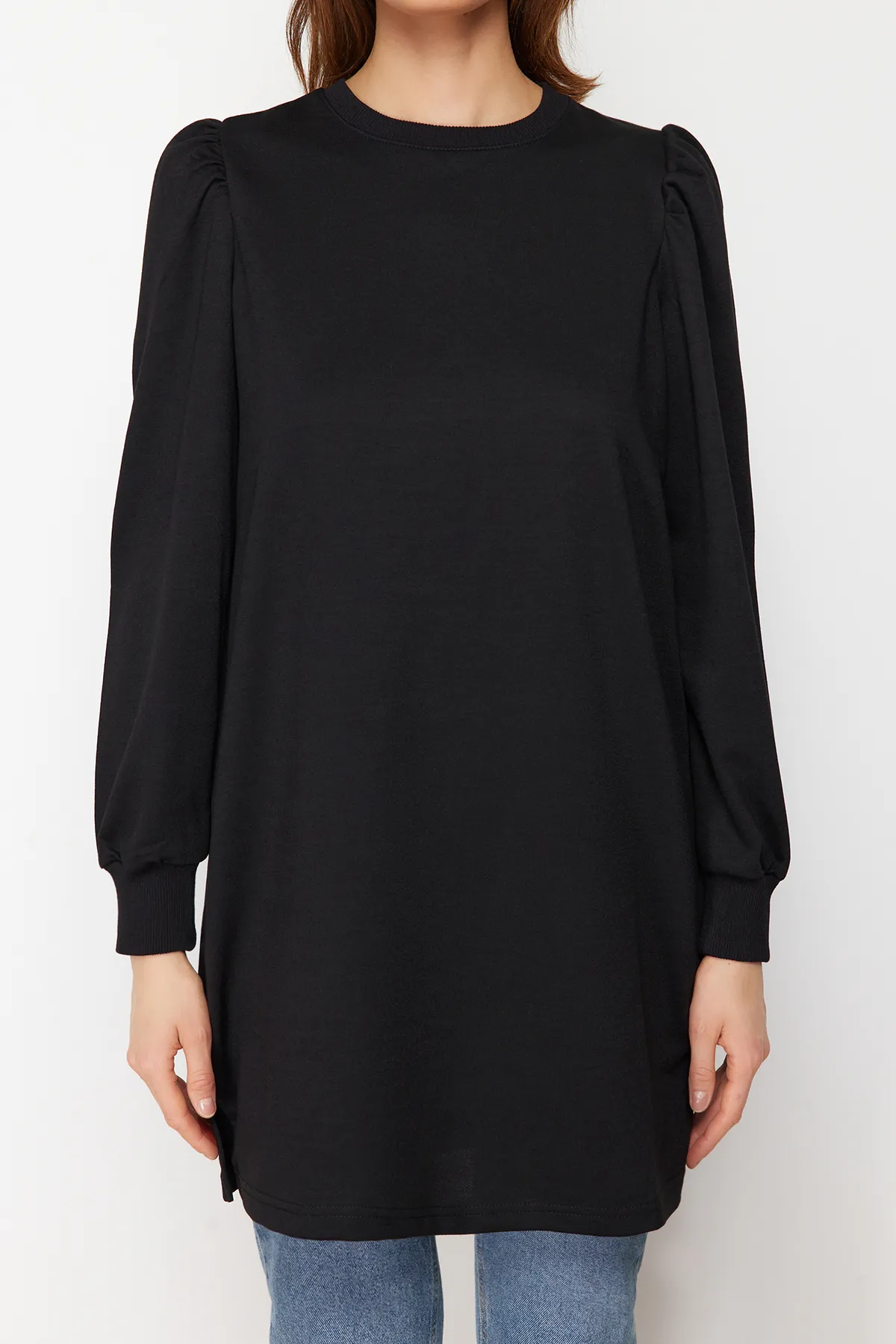 Trendyol Modest  Schwarze Strick-Tunika mit Rundhalsausschnitt und Schlitz und Ärmeldetail TCTSS21TN0257