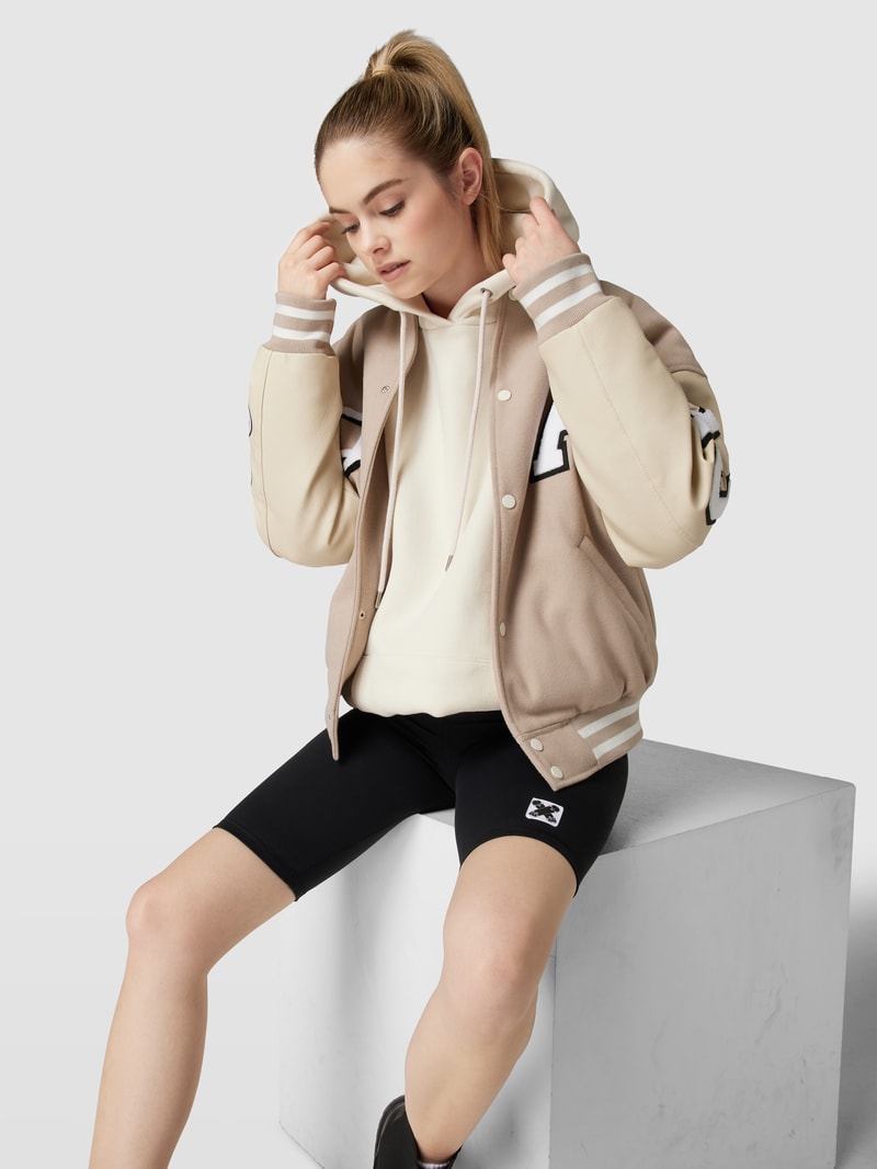 Hoodie mit Känguru-Tasche in offwhite