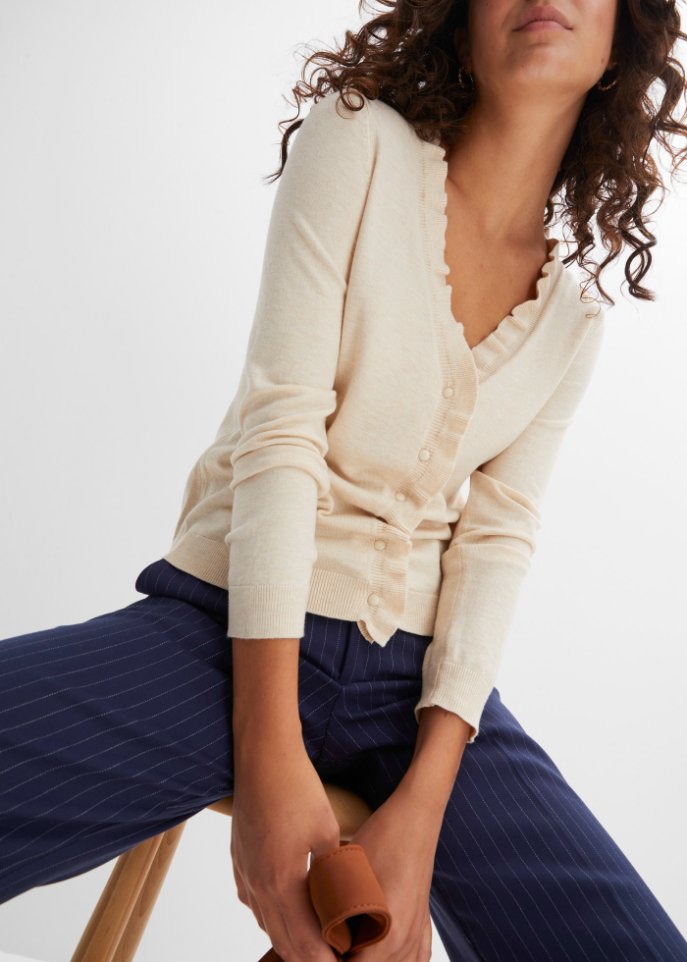 Strickjacke mit Rüschenkragen