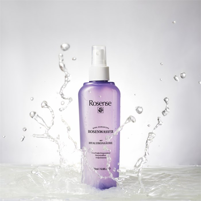 Rosenwasser mit Hyaluronsäure