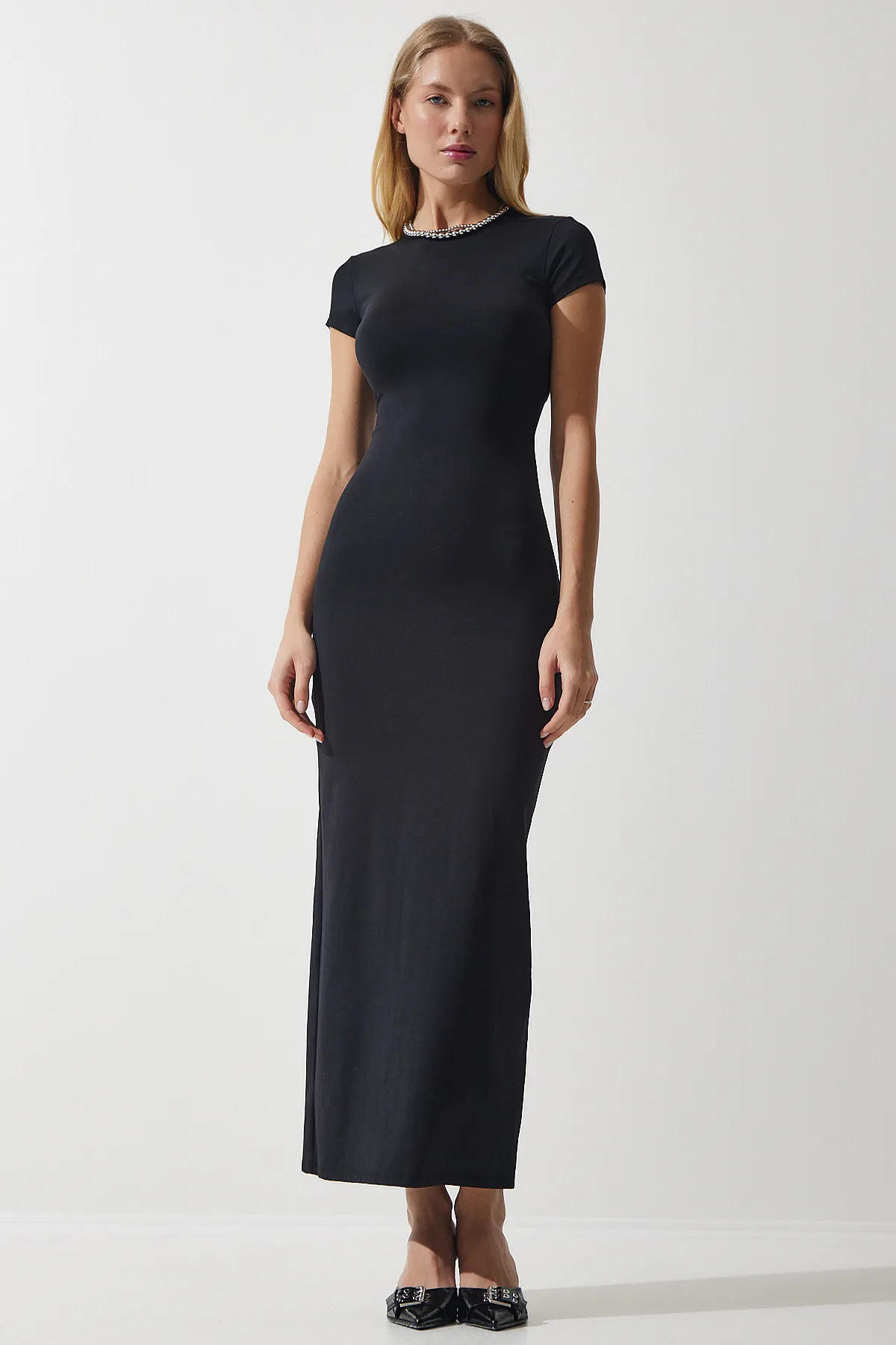 Happiness İstanbul  Schwarzes Strickkleid „Saran Sandy“ mit Rundhalsausschnitt für Damen, UB00239