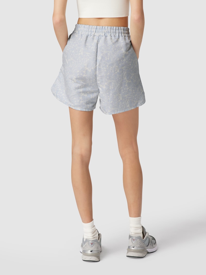 Shorts mit floralem Allover-Muster in hellblau
