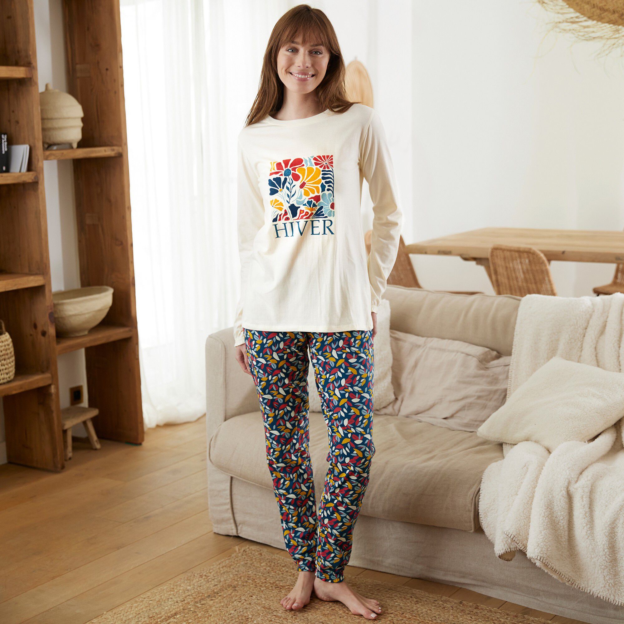 Pyjama volanté avec masque occultant assorti offert