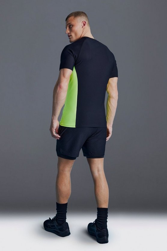Man Active Muscle Fit Colorblock T-Shirt