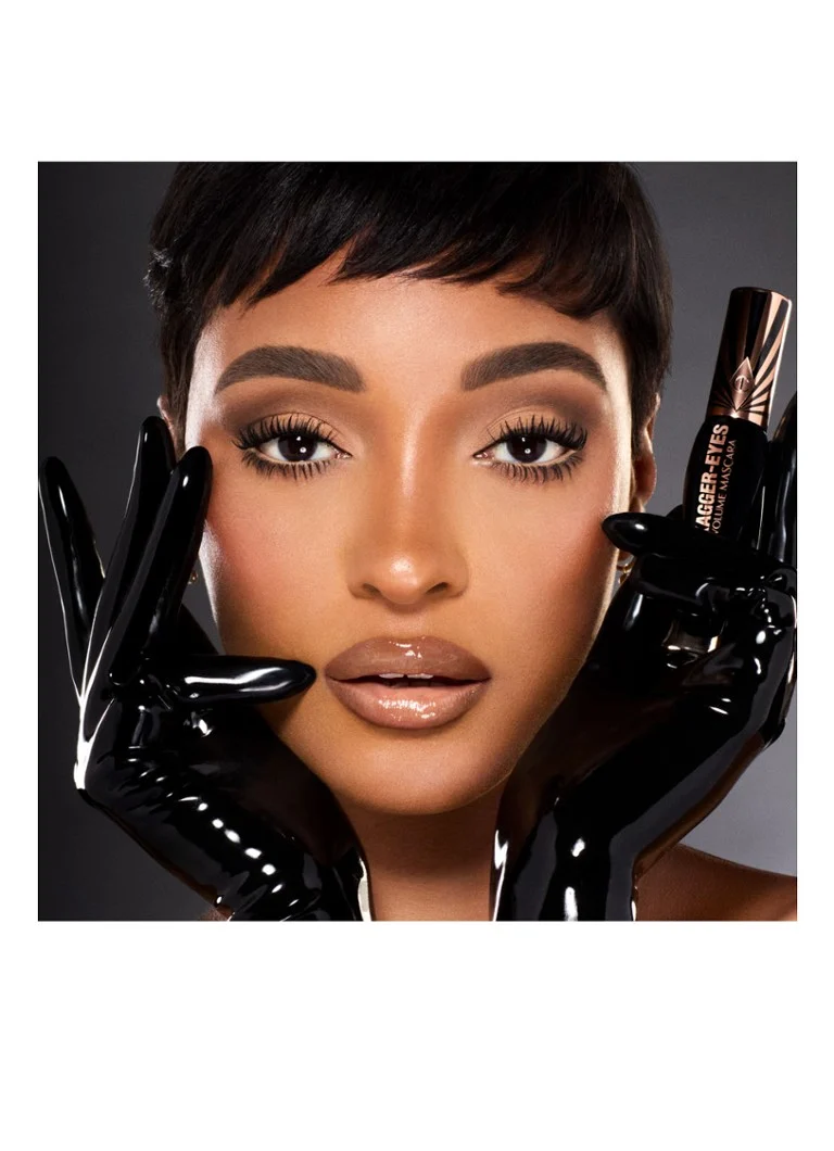 Rimel pentru volum Exagger-eyes de la Charlotte Tilbury