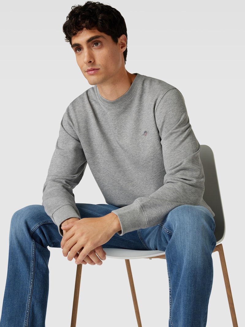 Regular Fit Sweatshirt mit Label-Stitching Modell 'SHIELD' in silber meliert