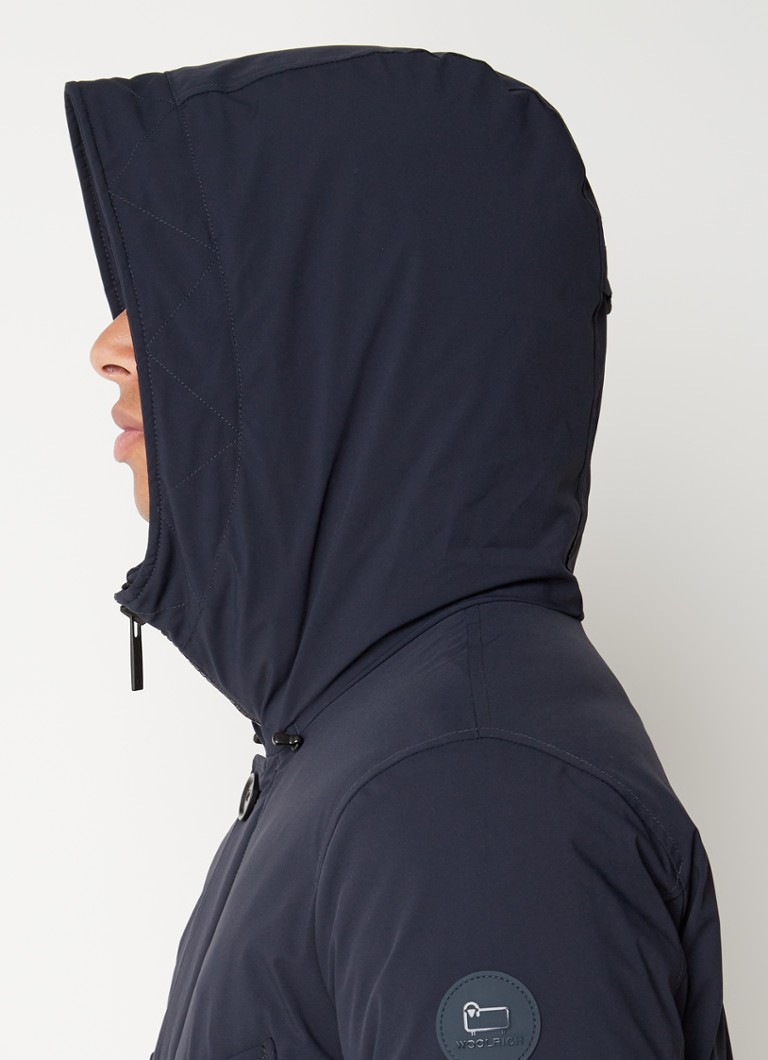 Parka Woolrich Arctic s péřovou výplní a klopovými kapsami