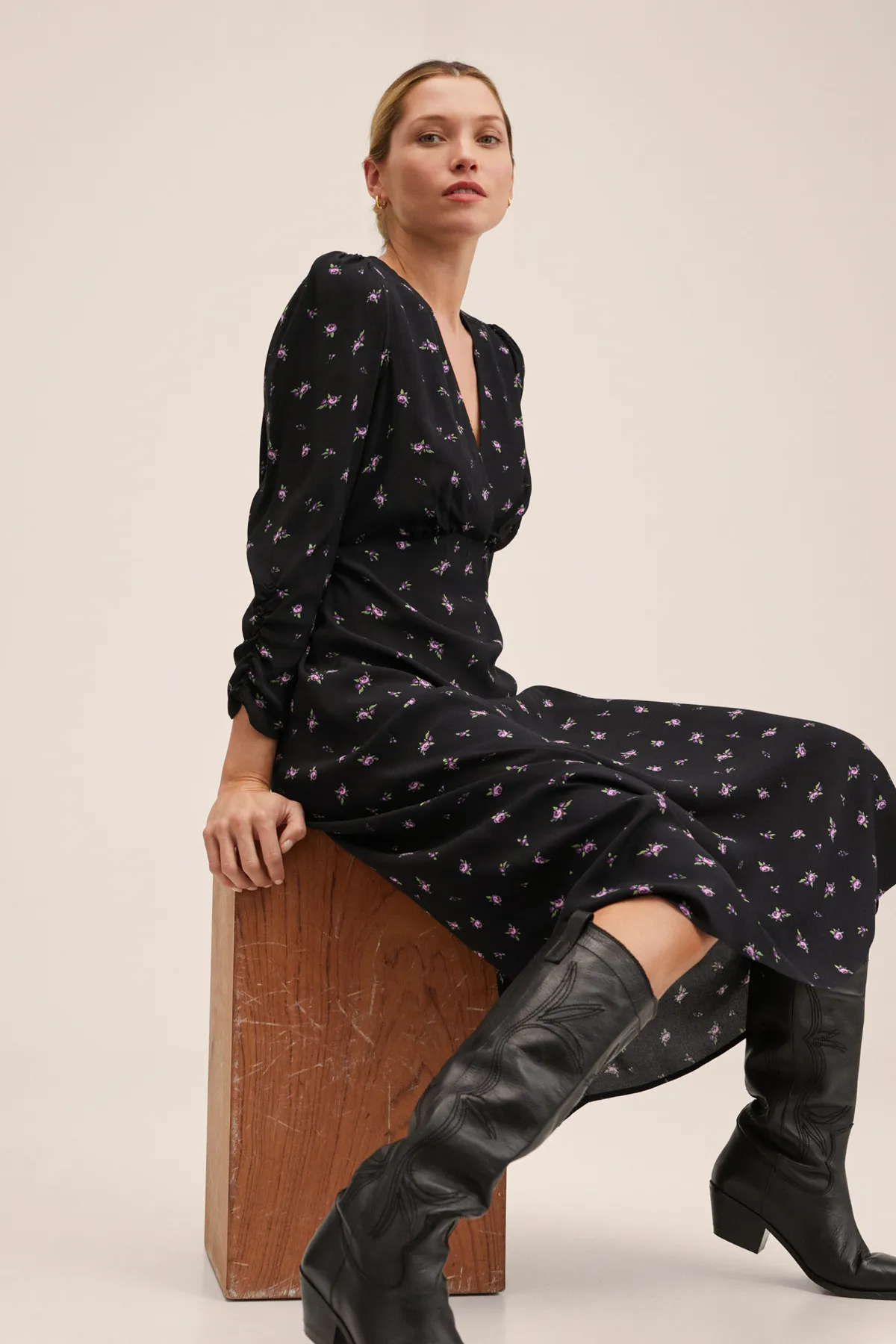 MANGO  27004016 Kleider und Overalls Schwarz