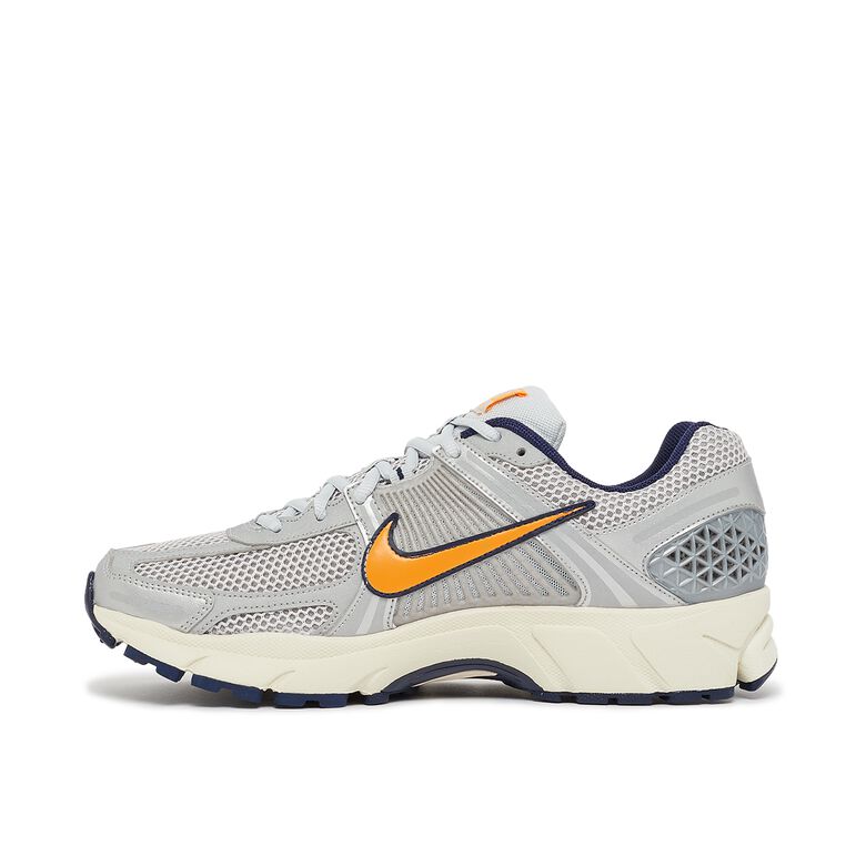 NIKE Wmns Zoom Vomero 5 