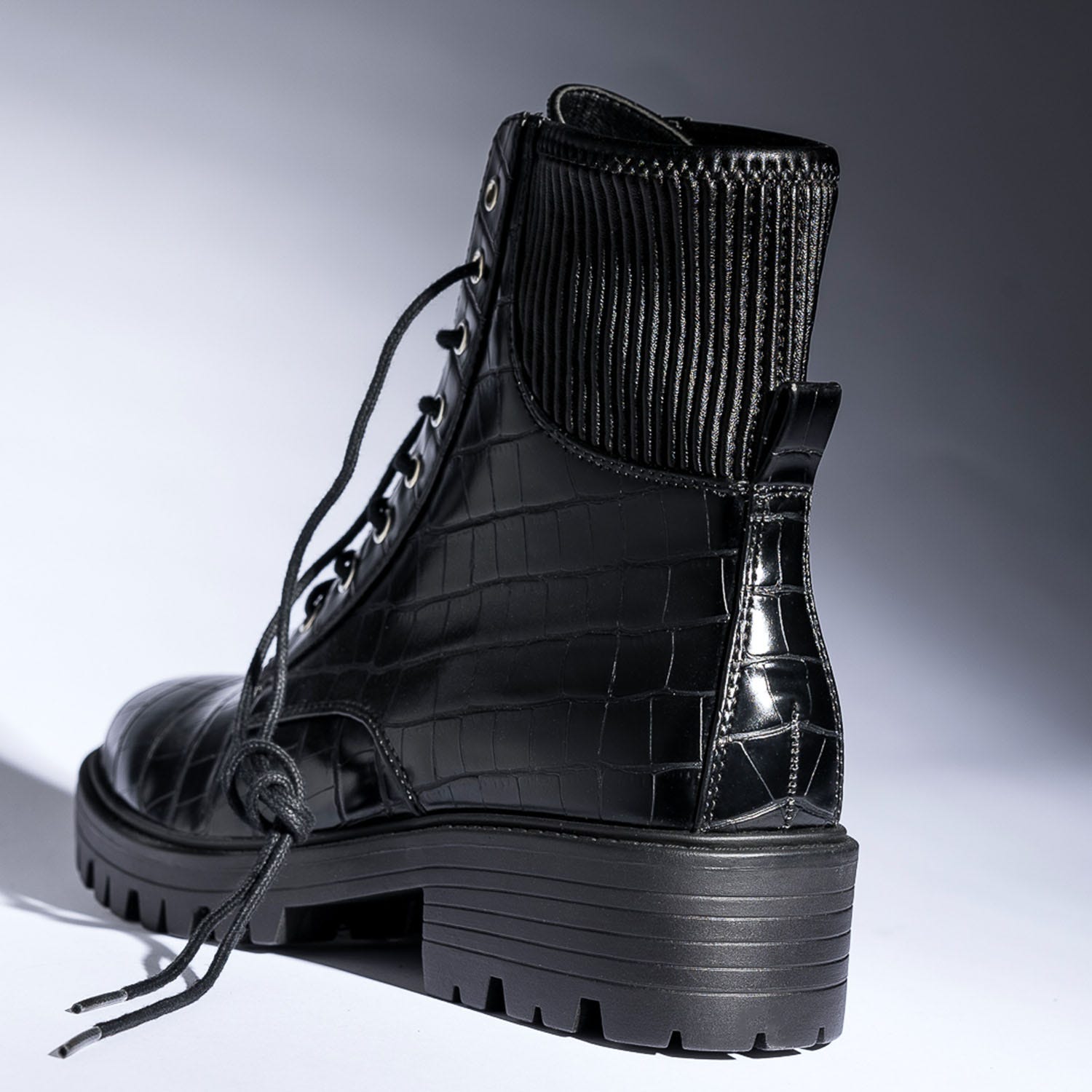 Bottine TEXTO noire effet croco