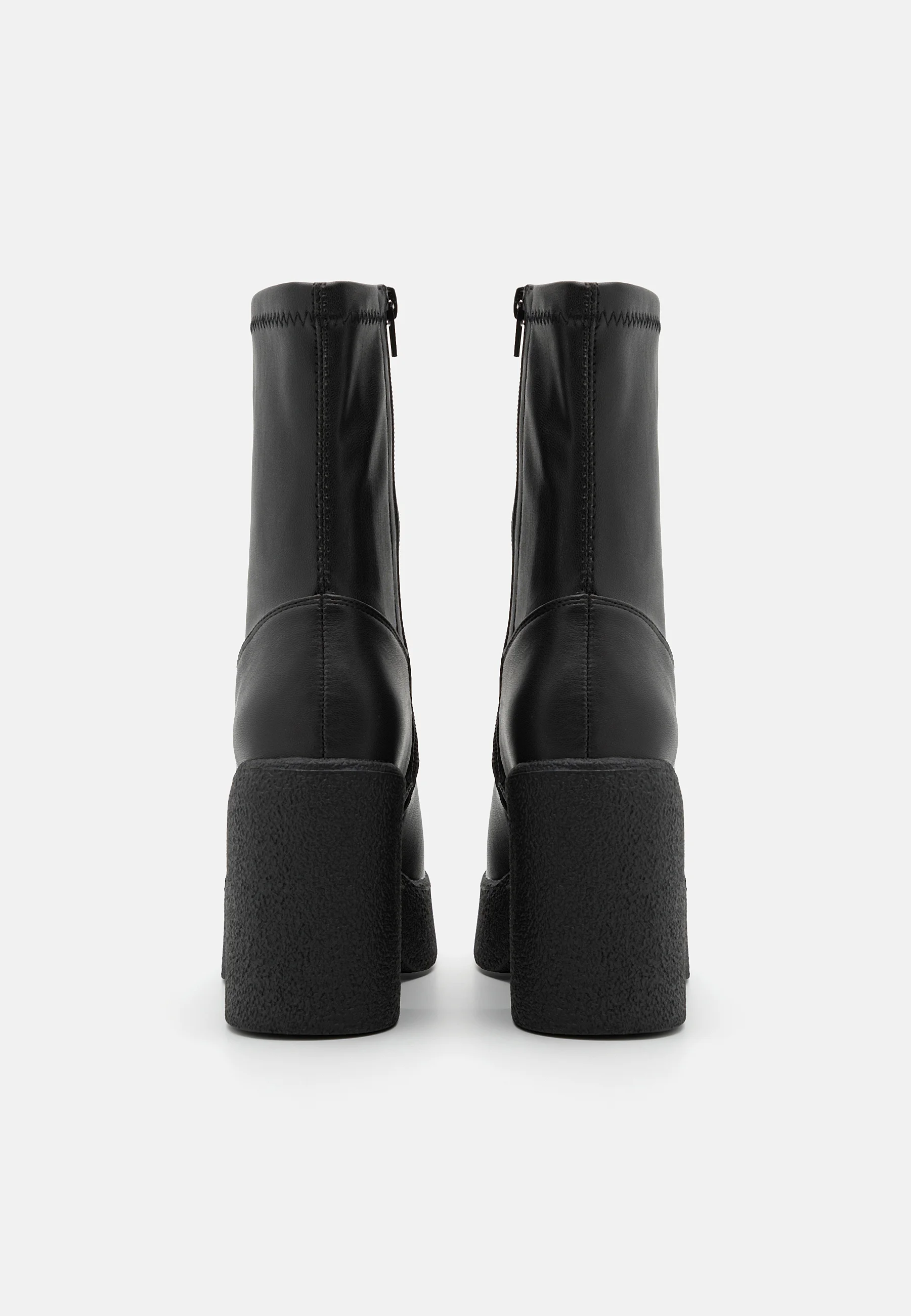 Botines de tacón par e impar