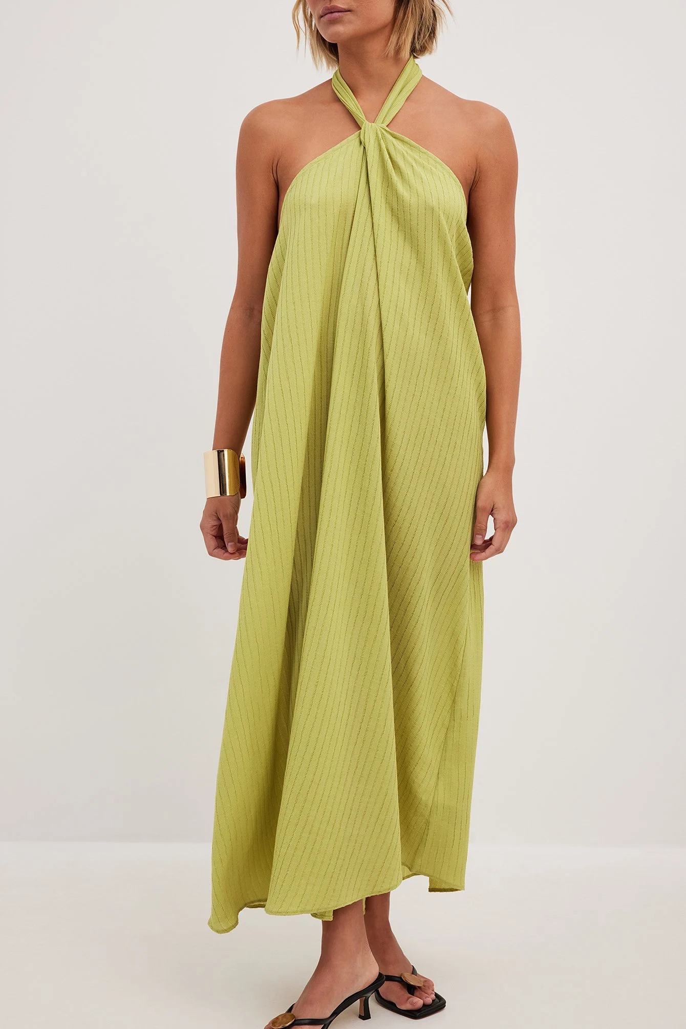 Strukturiertes Midikleid mit Neckholder