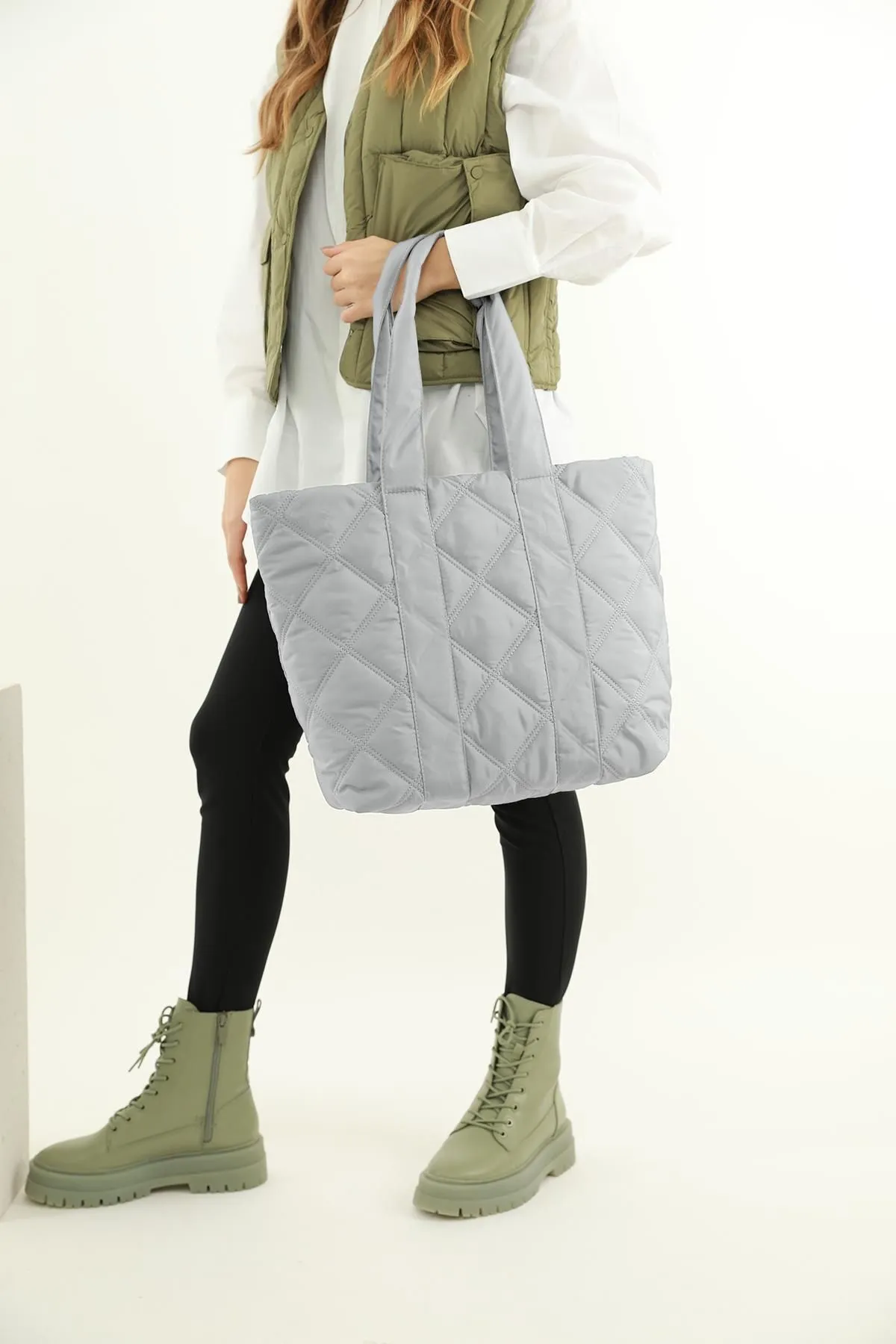 Madamra  Hellgraue Damen-Pufftasche mit Steppmuster