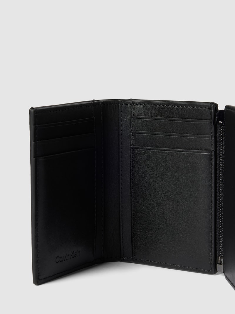 Portemonnaie mit Label-Detail Modell 'MODERN BAR TRIFOLD' in schwarz