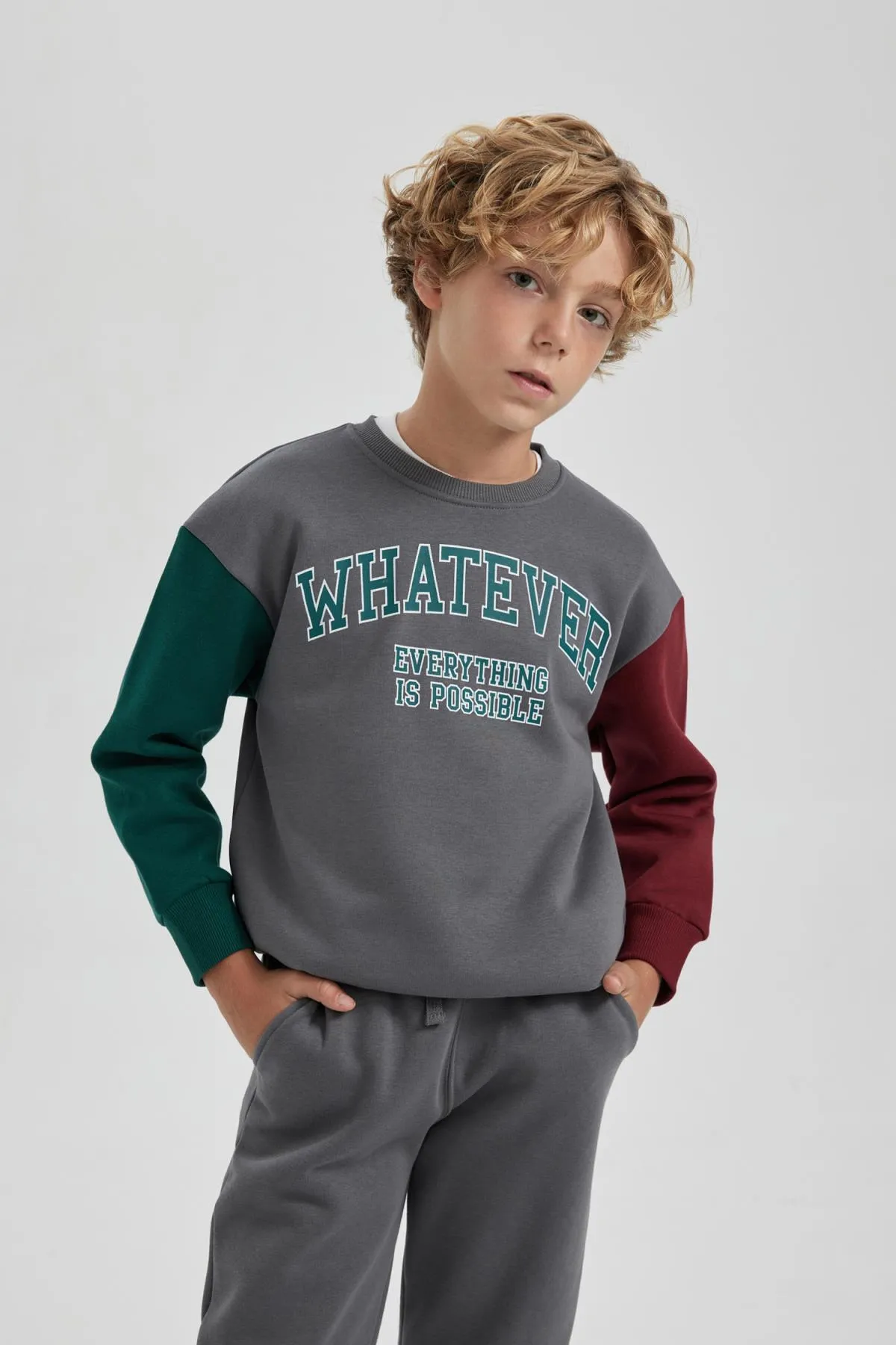 DeFacto  Zweiteiliges Set aus bedrucktem Sweatshirt und Trainingshose für Jungen