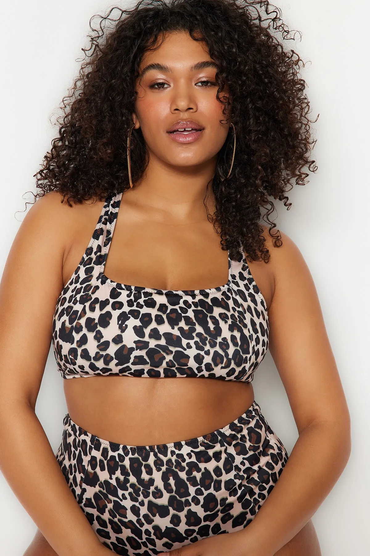 Trendyol Curve  Mehrfarbiges Bikinioberteil mit Tiermuster am Rücken und detailliertem Bralette-Schlankheitseffekt TBBSS23CT00000