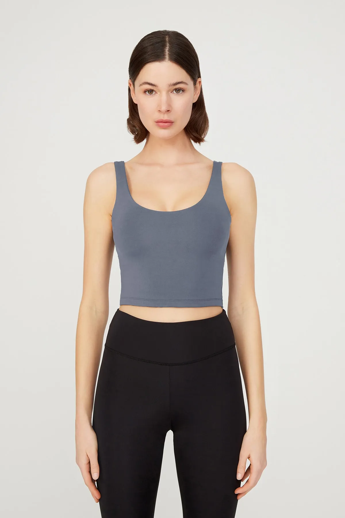 LOS OJOS  Anthrazitfarbenes, leicht unterstütztes Bustier-Crop-Top mit Ausschnitt am Rücken