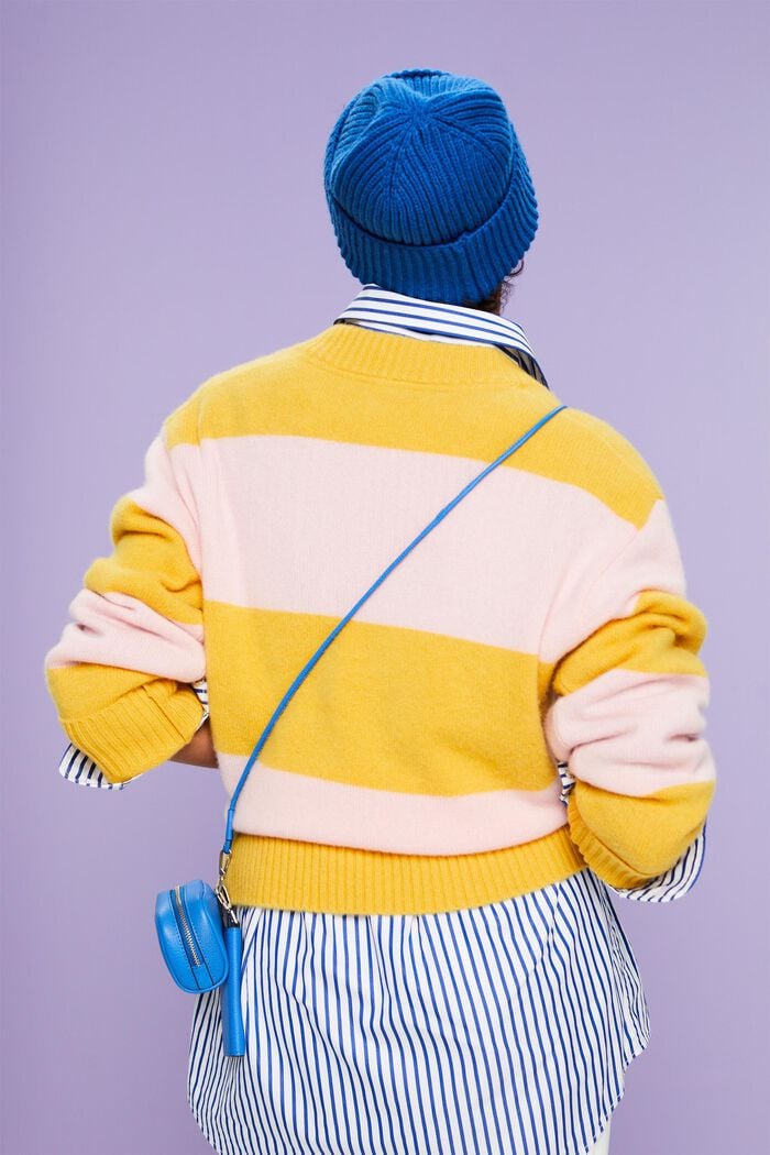 Kaschmirpullover mit Rugbystreifen und V-Ausschnitt