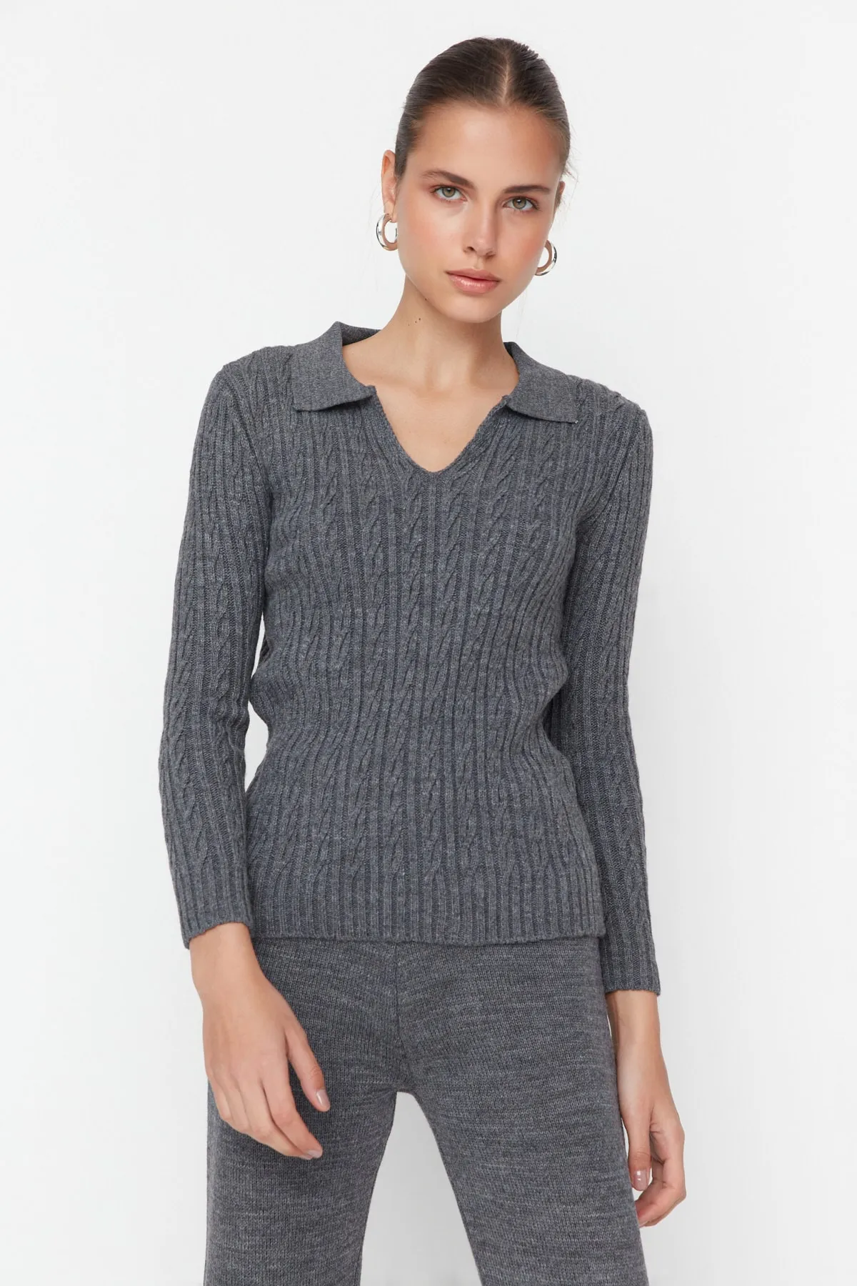 Trendyol Collection  Anthrazitfarbenes Strickoberteil und -unterteil mit Zopfmuster TWOAW23AU00024