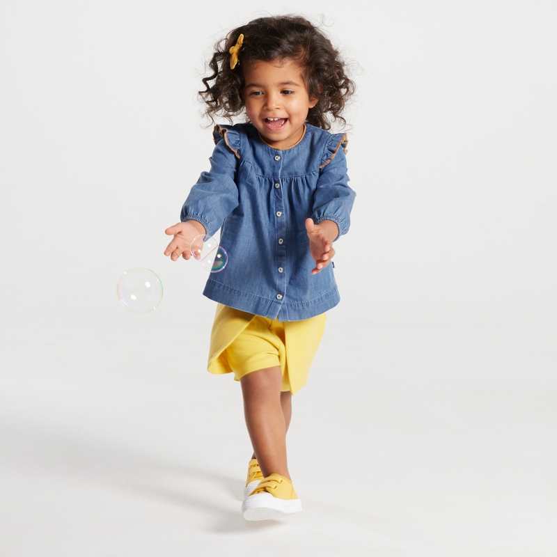 Blouse denim à volants bleue bébé fille