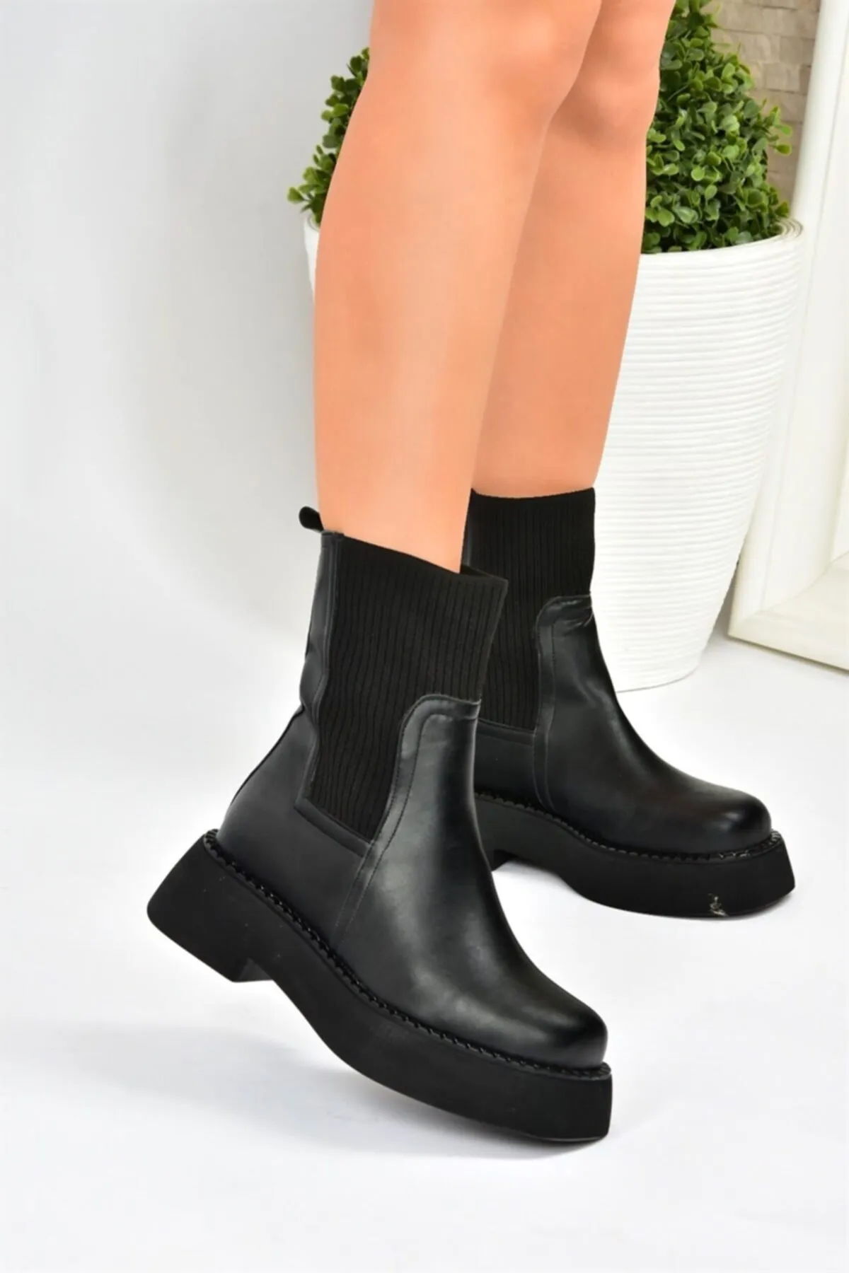 Fox Shoes  Schwarze Damen-Damenstiefel mit dicken Sohlen L610130209