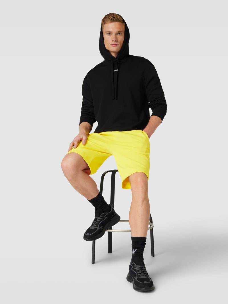 Sweatshorts mit Galonstreifen Modell 'Headlo' in gelb
