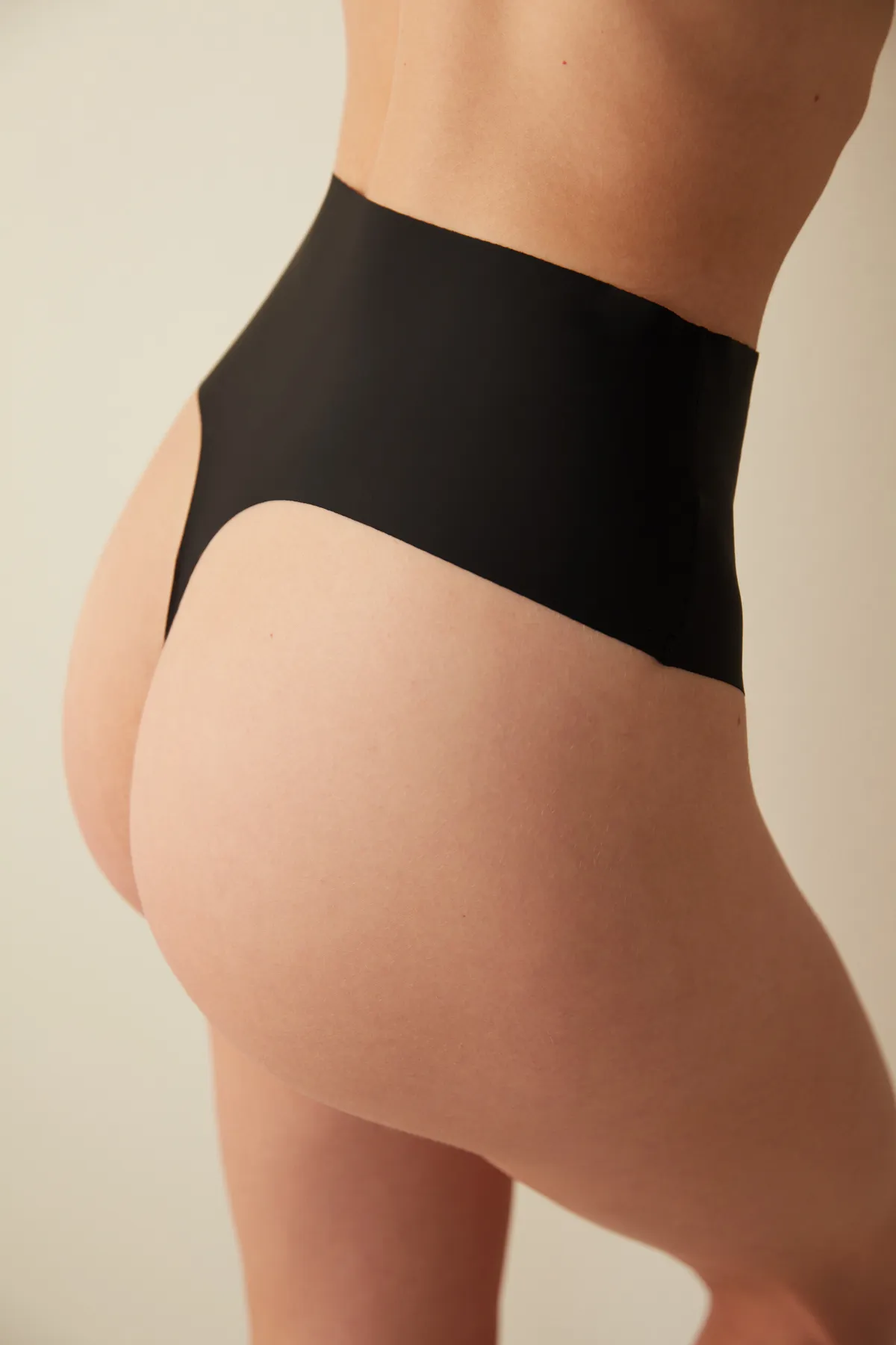 Penti  #Nibirakmaz Glattes schwarzes Tanga-Höschen