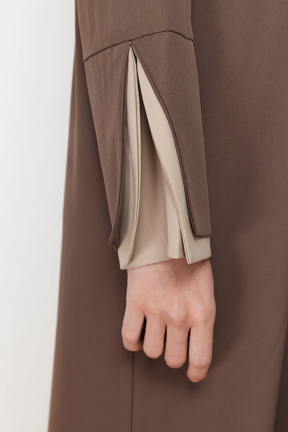 Trendyol Modest  Braune, steinfarbene, lange, gewebte Aerobin-Kappe & Ferace & Abaya TCTSS24KF00011