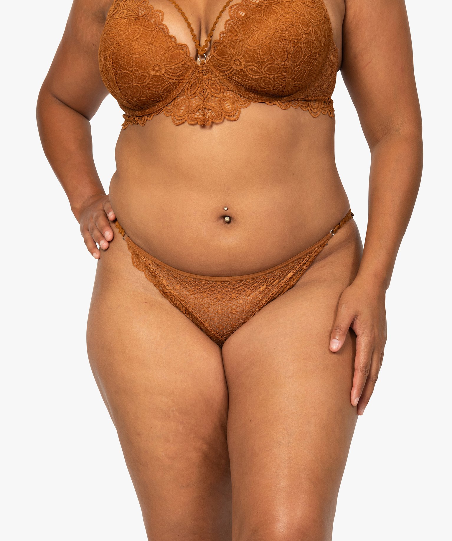 Tanga femme grande taille en dentelle et brides marron | GEMO