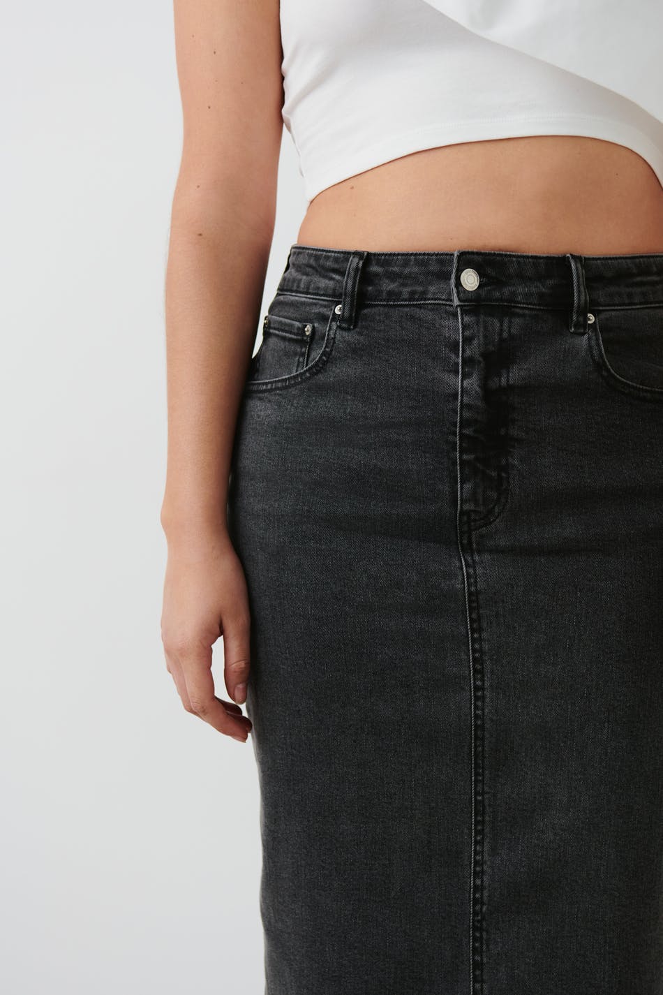 Column denim skirt