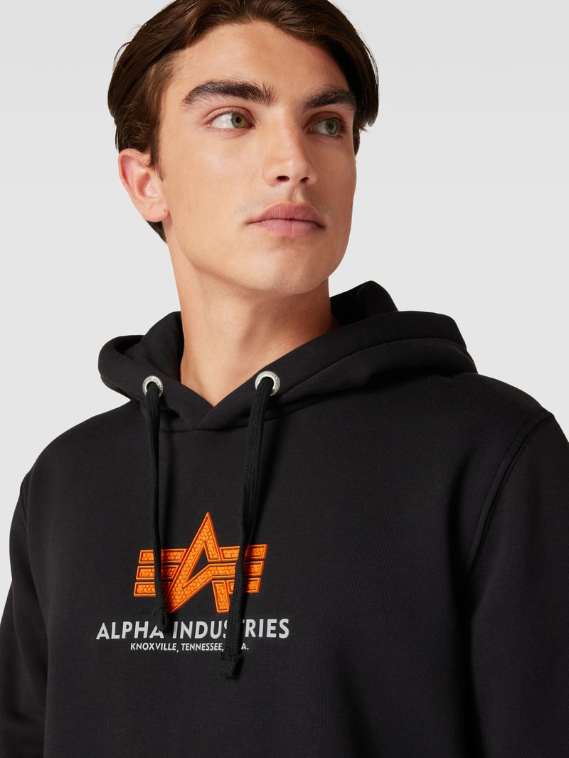 Hoodie mit Label-Print in schwarz