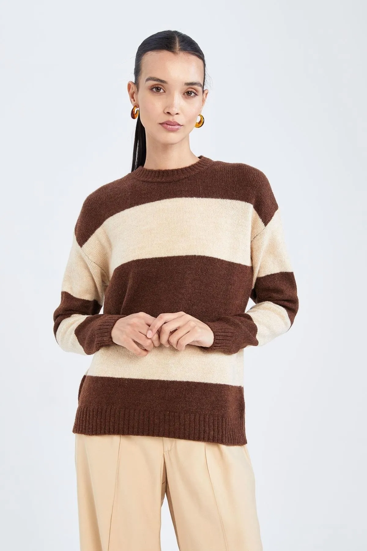 DeFacto  Pullover mit normaler Passform und Rundhalsausschnitt