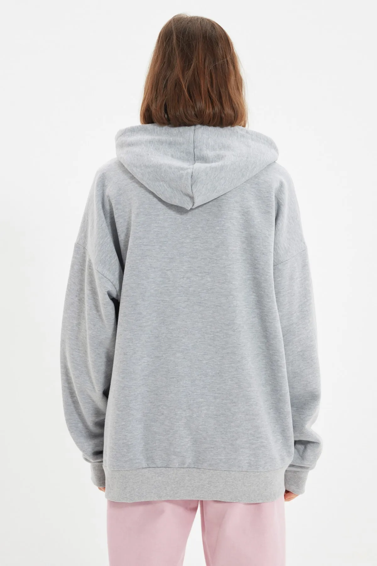 Trendyol Collection  Graues, übergroßes/weit geschnittenes Unisex-Sweatshirt aus Baumwolle mit Kapuze TMNAW22SW1462