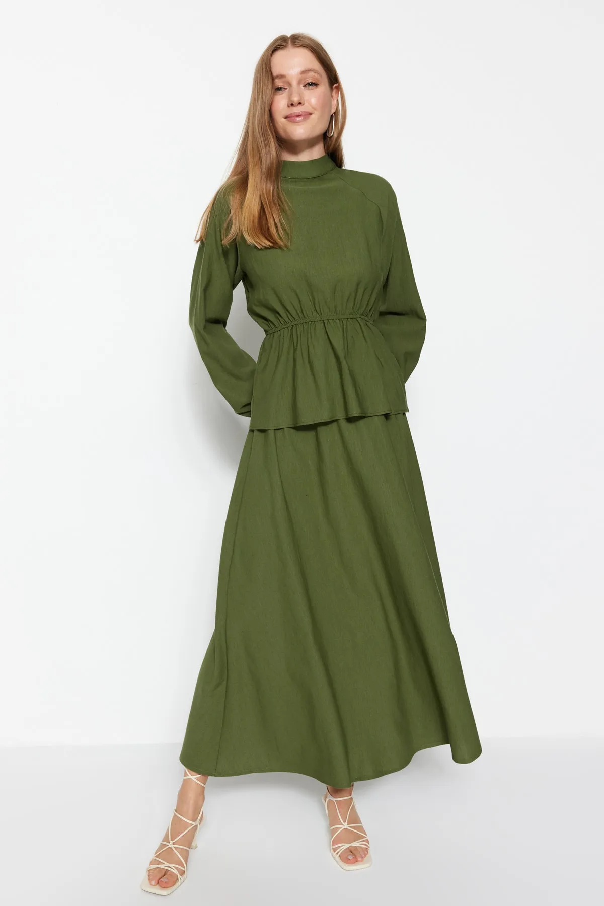 Trendyol Modest  Khakifarbenes Tunika-Rock-Set in gewebter Leinenoptik TCTSS23US00033