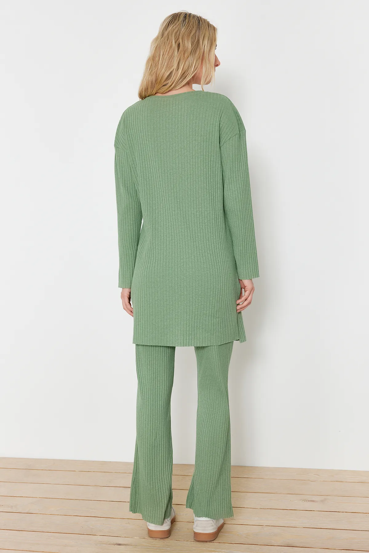 Trendyol Modest  Grünes Camisole-Set aus gestricktem Oberteil und Unterteil TCTSS24US00060