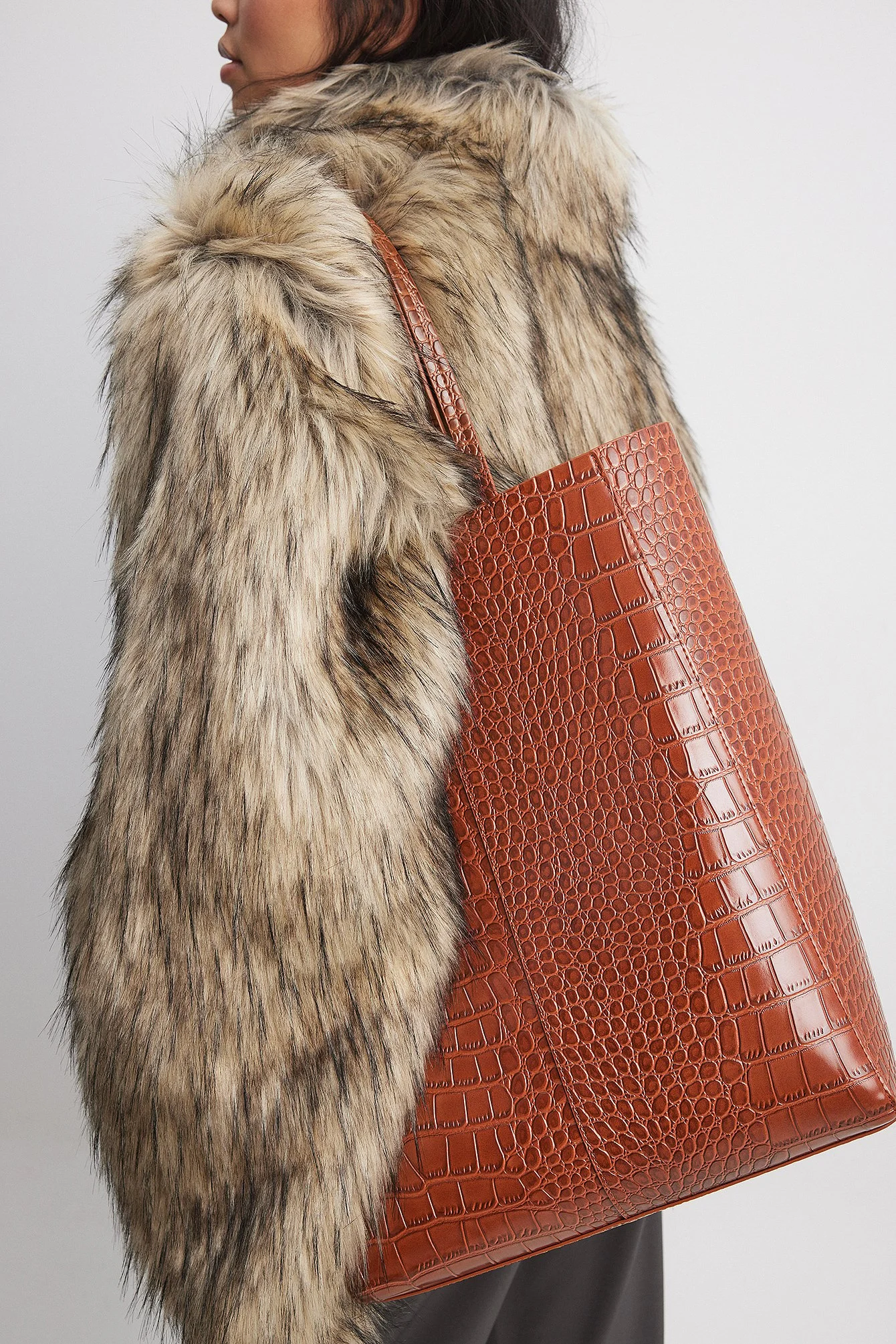Große Tote Bag in Krokodil-Optik