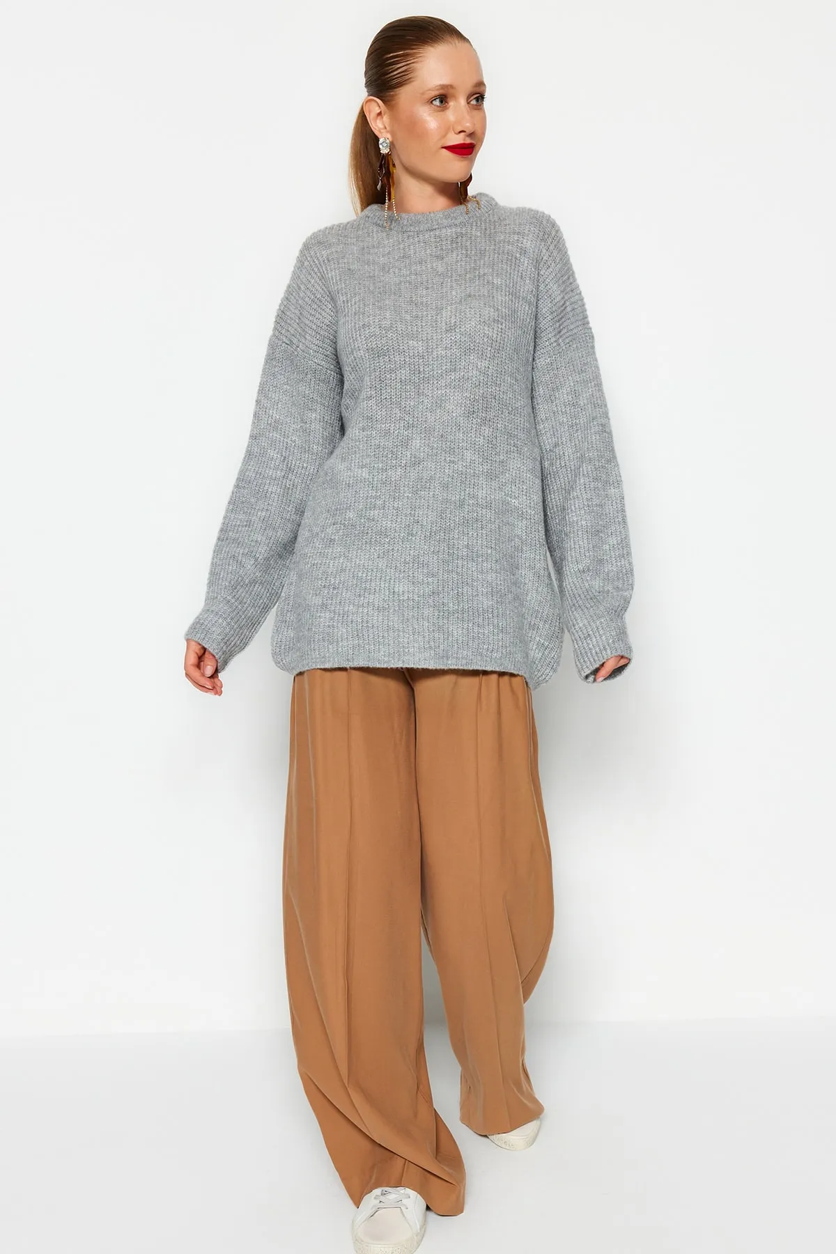 Trendyol Collection  Hellgrauer, weich strukturierter Basic-Strickpullover mit weiter Passform TWOAW20FV0142