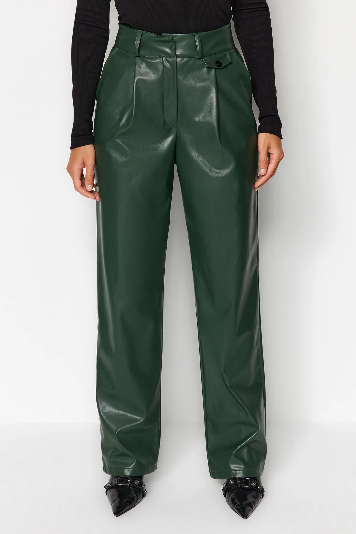 Trendyol Collection  Dunkelgrüne, gerade geschnittene Webhose aus Kunstleder TWOAW24PL00053
