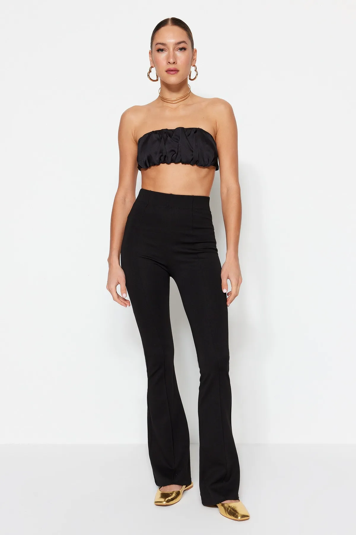 Trendyol Collection  Schwarze, gerippte, ausgestellte Hose mit elastischem Bund/Spanisches Bein, hohe Taille, gestrickte Hose TWOSS20PL0342