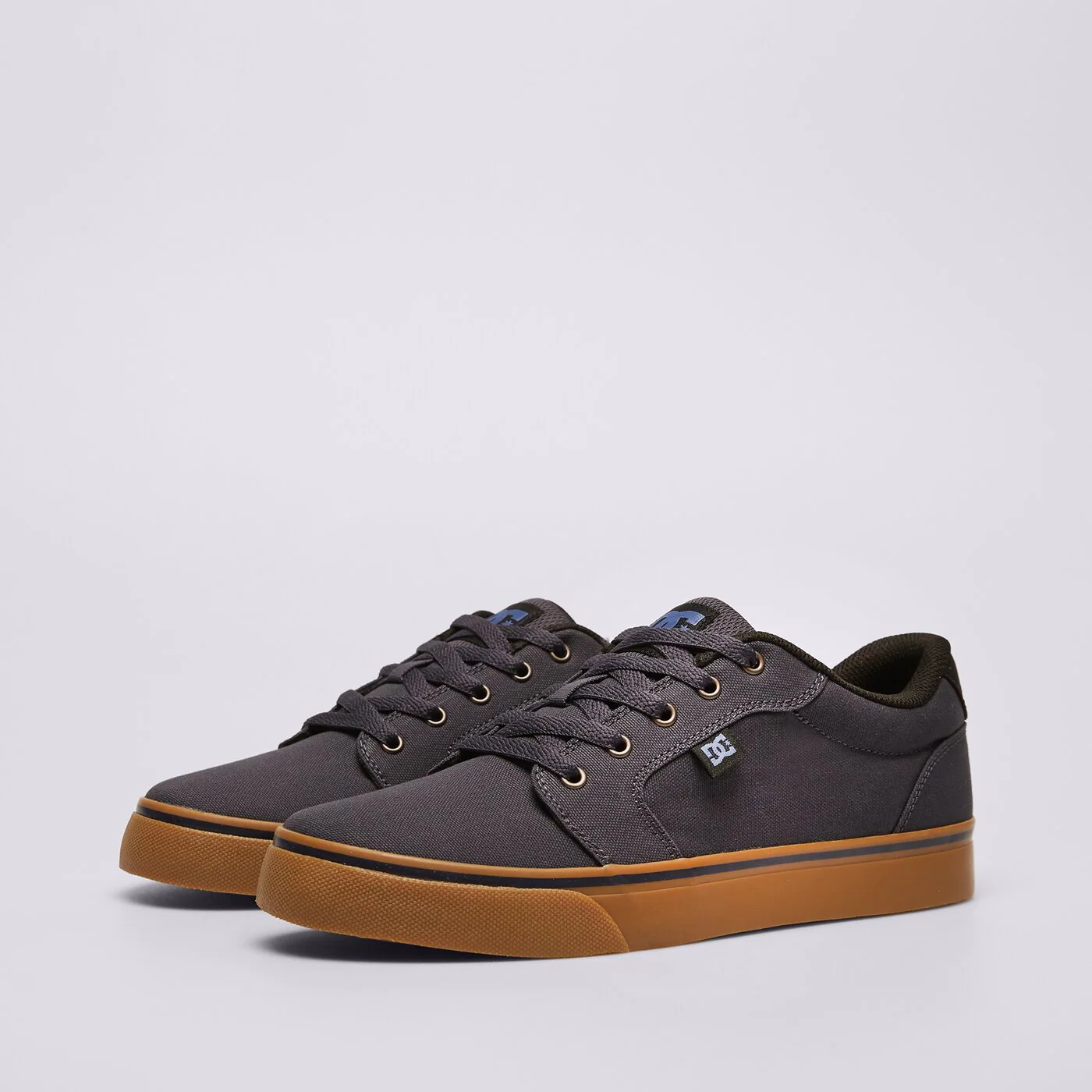 DC ANVIL Grau