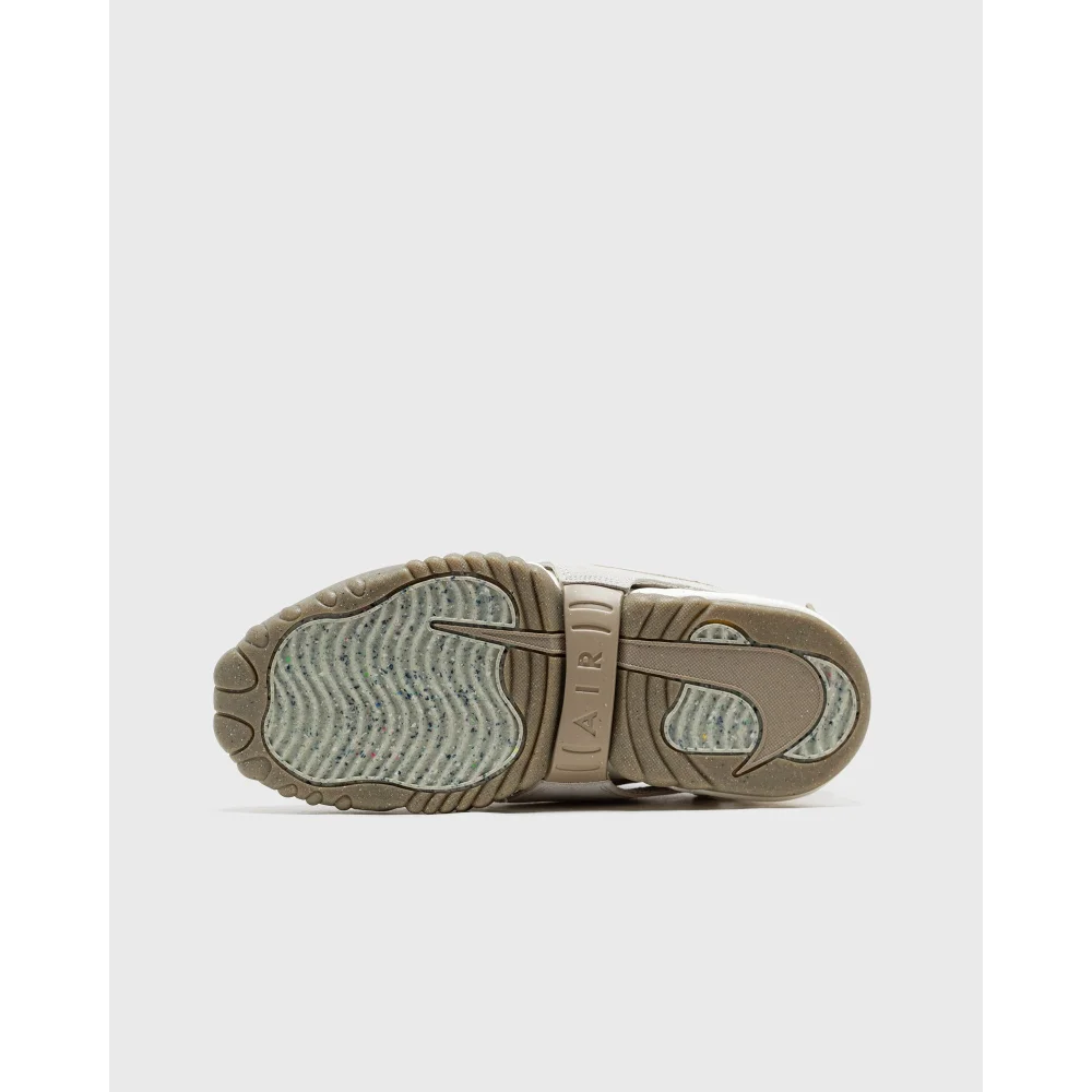 Nike Air Adjust Force WMNS DZ1844-200 / braun