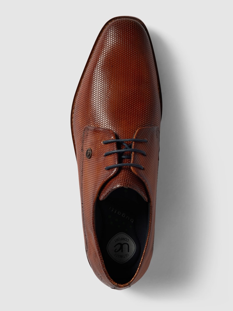 Derby-Schuhe mit Strukturmuster Modell 'Mano' in cognac