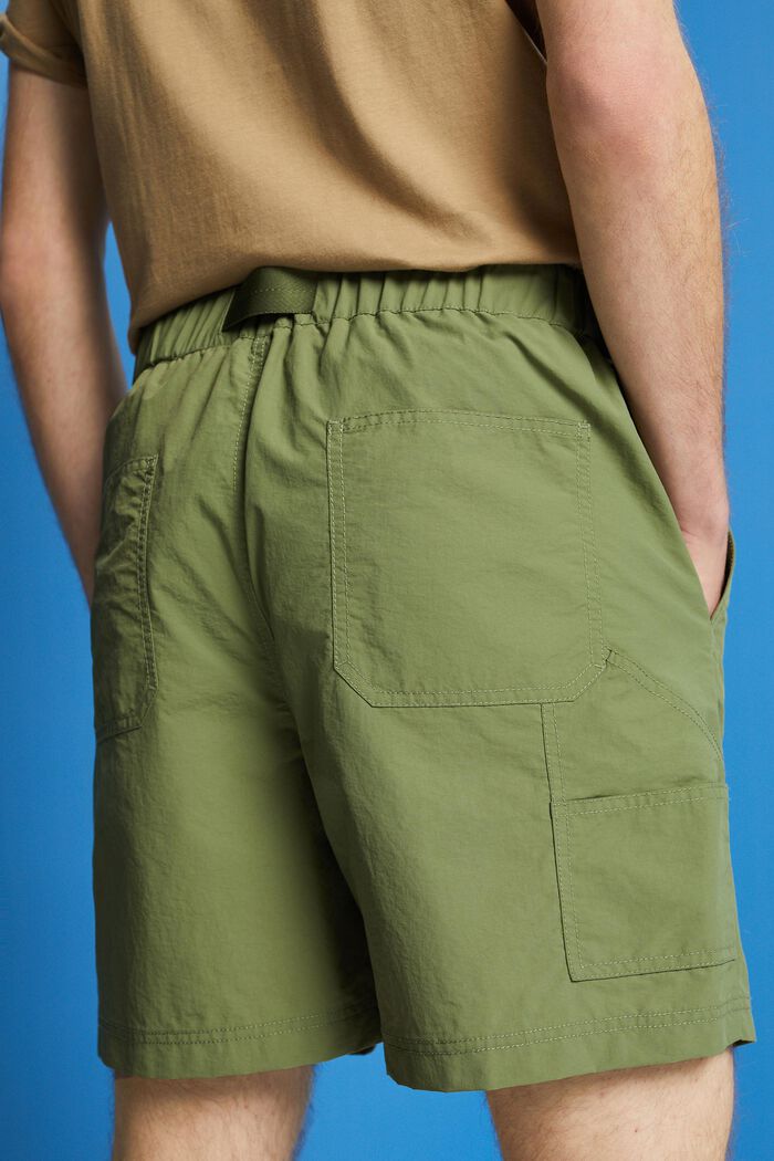 Shorts mit integriertem Gürtel