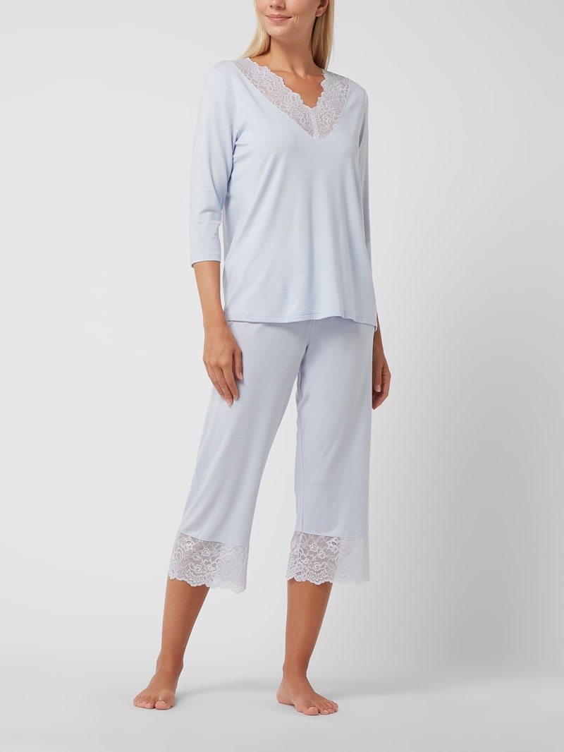 Pyjama mit floraler Spitze in hellblau